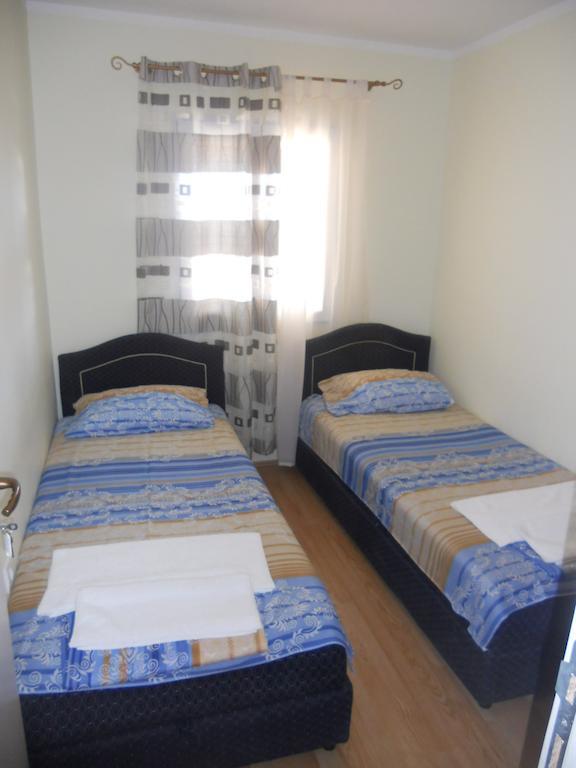 Apartments Papillon Podgorica Zimmer foto